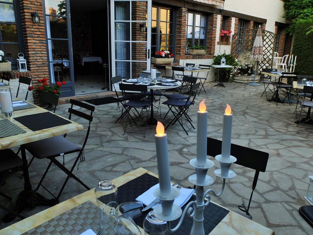 Auberge Du Grand Dauphin Dhuizon Exterior photo