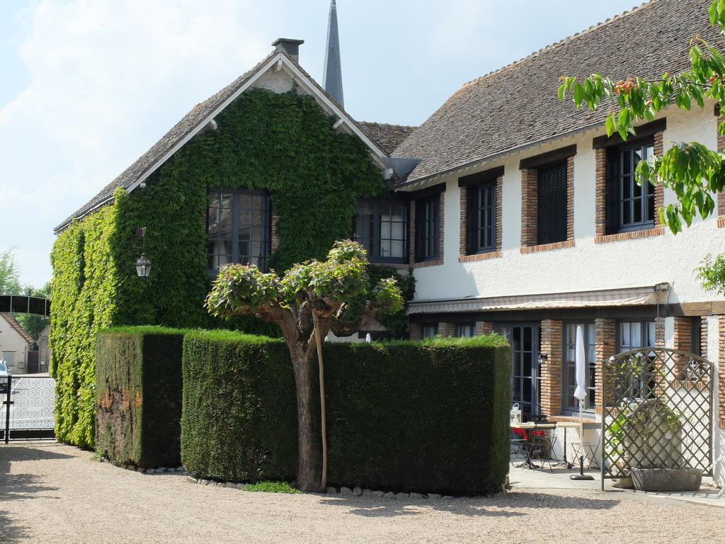 Auberge Du Grand Dauphin Dhuizon Exterior photo