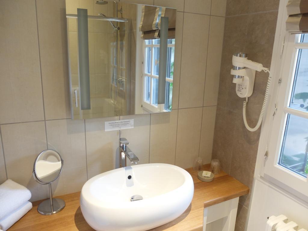 Auberge Du Grand Dauphin Dhuizon Room photo