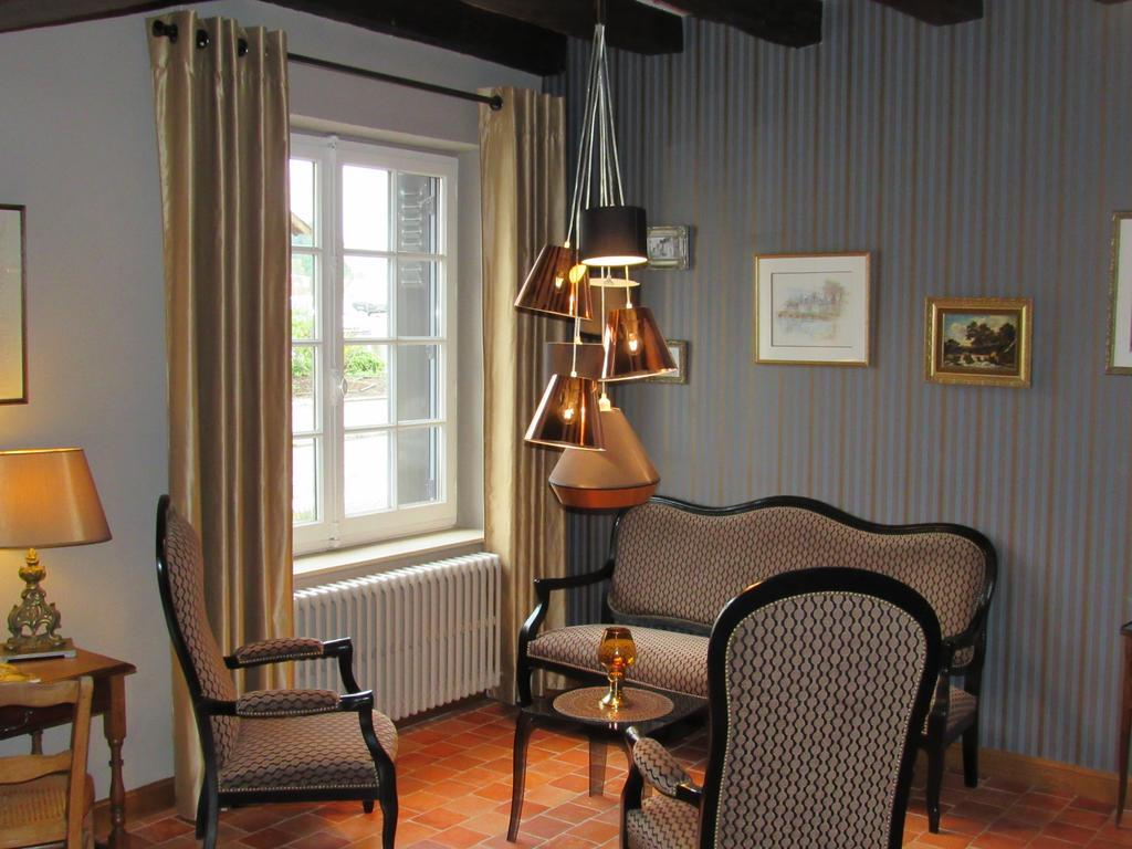Auberge Du Grand Dauphin Dhuizon Exterior photo