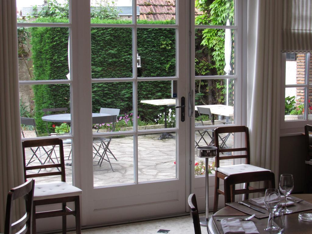 Auberge Du Grand Dauphin Dhuizon Exterior photo